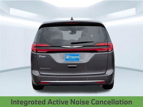 Used 2023 Chrysler Pacifica Touring-L FWD image 5