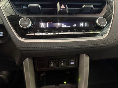 Used 2024 Toyota Corolla Cross XLE image 13