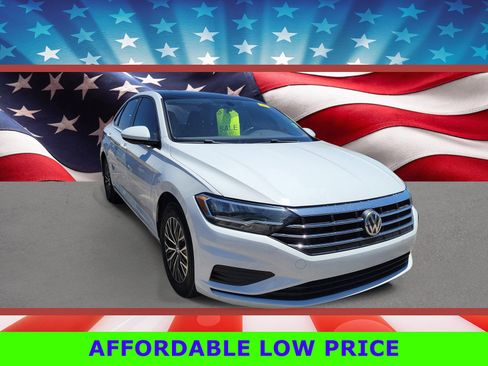Used 2019 Volkswagen Jetta SE w/ Cold Weather Package FWD image 1