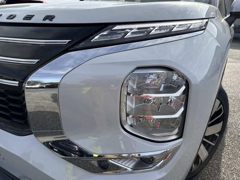 New 2026 Mitsubishi Outlander SE FWD image 9
