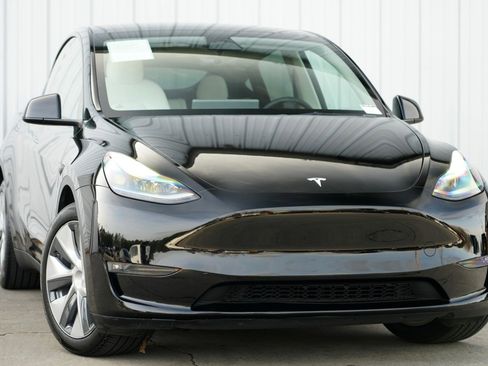 Used 2023 Tesla Model Y Long Range image 4