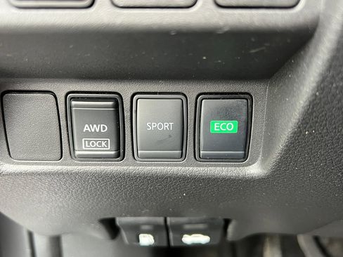 Used 2021 Nissan Rogue Sport S image 17