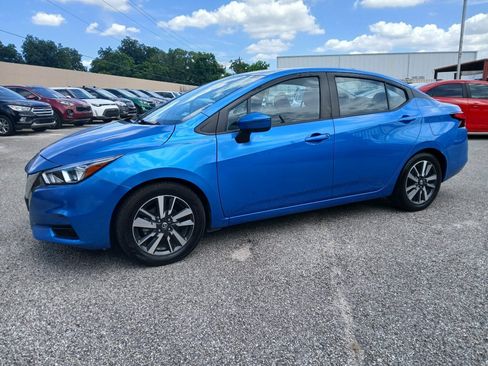 Used 2021 Nissan Versa SV FWD image 3