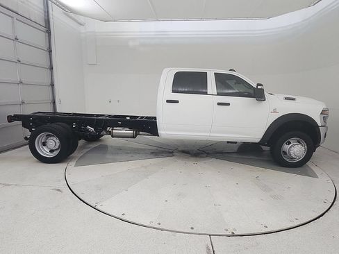 New 2026 RAM 5500 Tradesman w/ Chrome Appearance Group AWD/4WD image 9