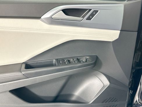 New 2025 Volkswagen Taos SE image 15