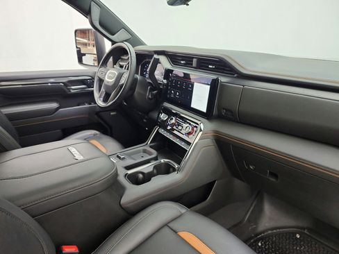 Used 2024 GMC Sierra 2500 AT4 w/ Technology Package AWD/4WD image 19