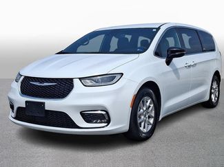 Used 2025 Chrysler Pacifica Select FWD video 1
