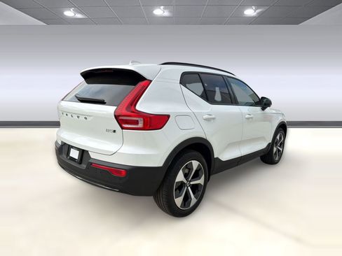 New 2026 Volvo XC40 B5 Plus w/ Protection Package Premier image 9