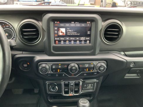 Used 2022 Jeep Wrangler Unlimited Sport image 31