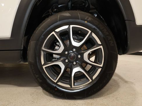 Used 2025 Jeep Compass Trailhawk AWD/4WD image 33