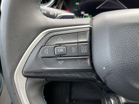 Used 2022 Jeep Grand Cherokee Trailhawk image 15