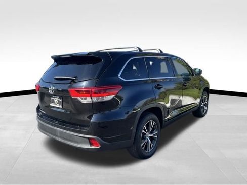 Used 2019 Toyota Highlander LE FWD image 6