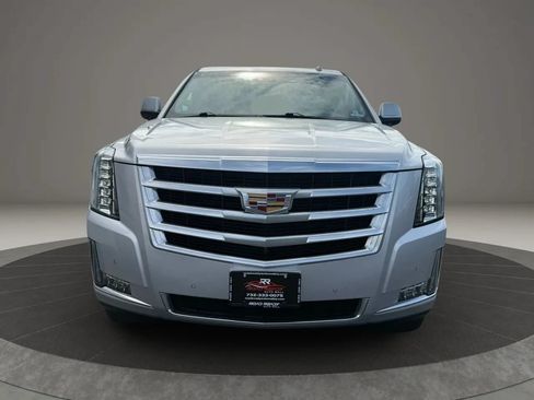 Used 2019 Cadillac Escalade ESV Luxury AWD/4WD image 3