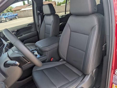 New 2025 Chevrolet Suburban LT w/ Comfort Package AWD/4WD image 9