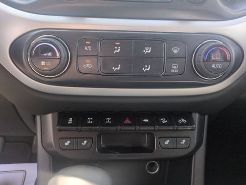 Used 2022 Chevrolet Colorado ZR2 AWD/4WD image 25