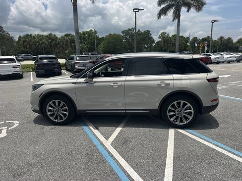 Used 2020 Lincoln Corsair AWD w/ Premium Package image 10