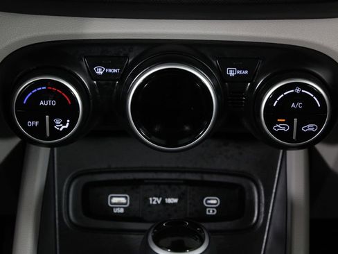 Certified 2024 Hyundai Venue SEL image 20