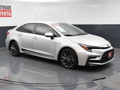 Used 2025 Toyota Corolla SE image 6