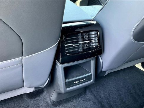 New 2026 Volkswagen ID.4 Pro image 9