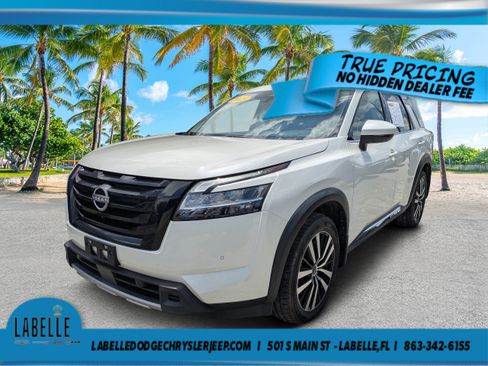 Used 2023 Nissan Pathfinder Platinum w/ Black Appearance Package AWD/4WD image 6