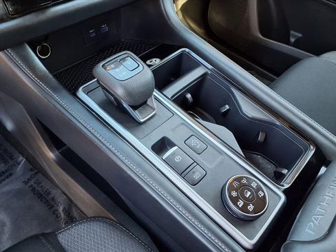 Used 2024 Nissan Pathfinder SV image 20