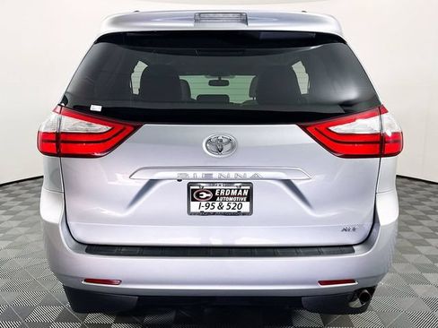 Used 2016 Toyota Sienna XLE FWD image 22