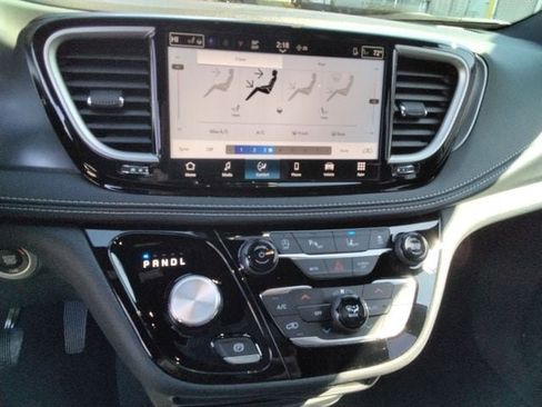 New 2026 Chrysler Pacifica Select AWD/4WD image 31
