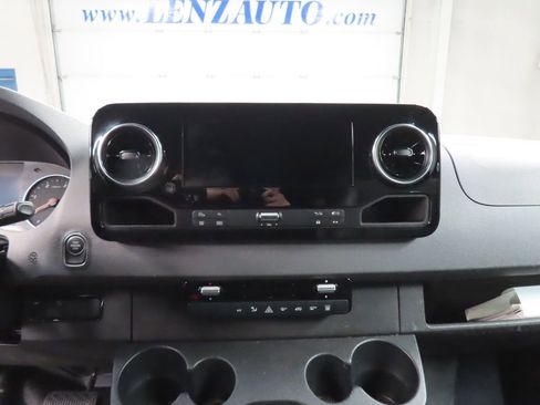 Used 2021 Mercedes-Benz Sprinter 2500 image 47