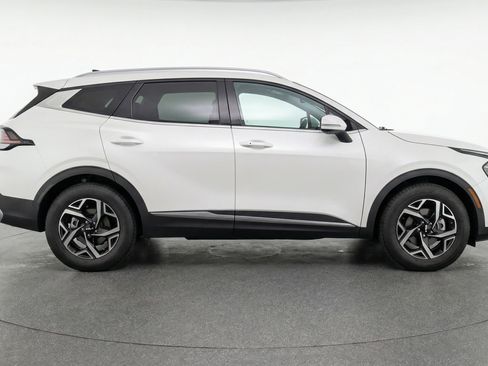 Used 2025 Kia Sportage LX image 11