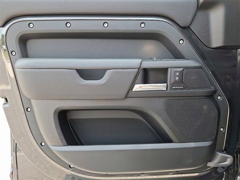 New 2025 Land Rover Defender 110 S image 9