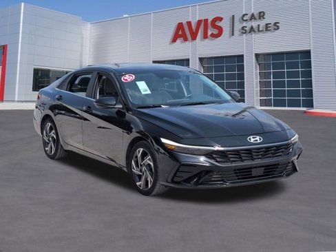 Used 2025 Hyundai Elantra Limited FWD image 3
