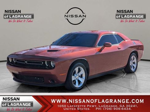 Used 2021 Dodge Challenger SXT RWD image 1