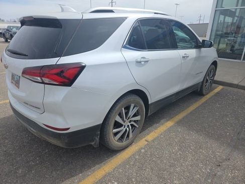 Used 2024 Chevrolet Equinox Premier image 2