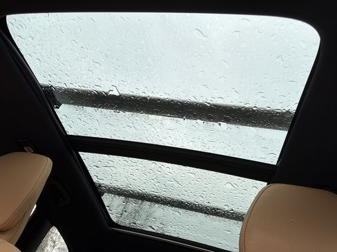 Certified 2024 Volvo XC60 T8 Ultimate w/ Climate Package image 28