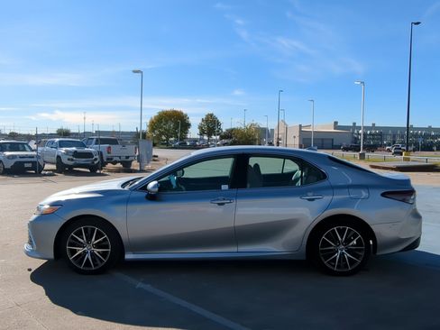Used 2023 Toyota Camry XLE image 7