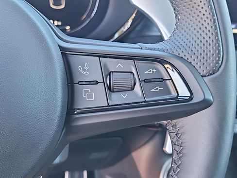 Used 2024 Alfa Romeo Tonale Veloce image 17