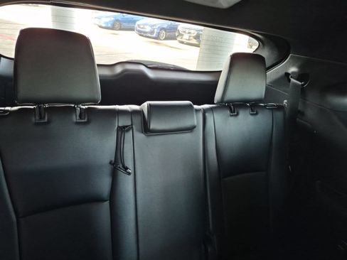 Used 2022 Toyota Highlander XSE FWD image 8