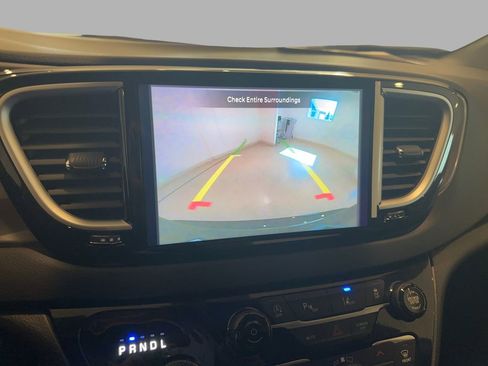 Used 2026 Chrysler Pacifica Select image 29