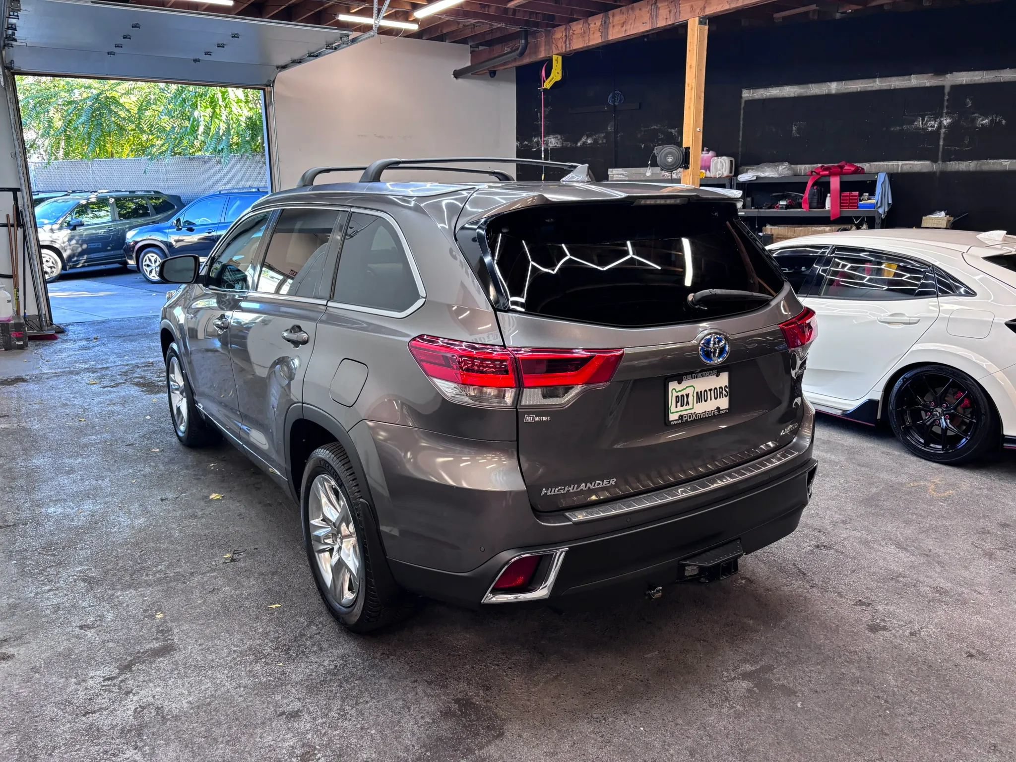 Used 2018 Toyota Highlander Limited AWD/4WD image 5