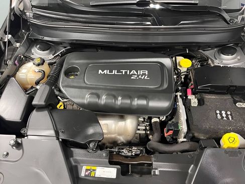 Used 2017 Jeep Cherokee Latitude w/ Safety/Convenience Group FWD image 9