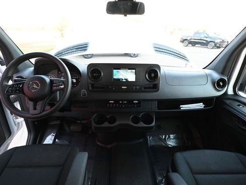 Used 2024 Mercedes-Benz Sprinter 2500 image 39