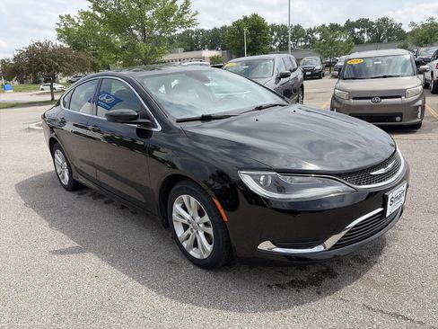 Used 2015 Chrysler 200 Limited w/ Convenience Group FWD image 3