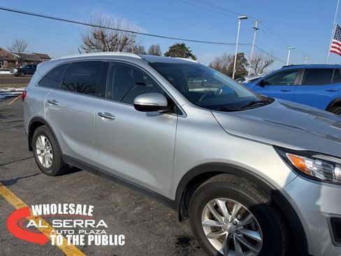 Used 2016 Kia Sorento LX image 1