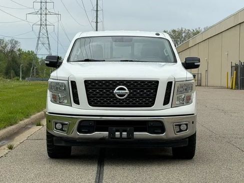 Used 2019 Nissan Titan SV AWD/4WD image 40