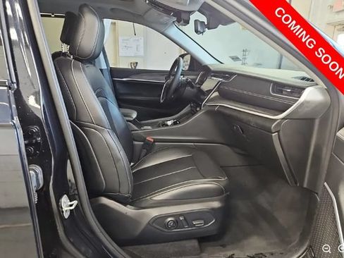 Used 2023 Jeep Grand Cherokee Limited w/ Luxury Tech Group II AWD/4WD image 10
