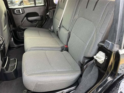 Used 2024 Jeep Wrangler Unlimited image 16