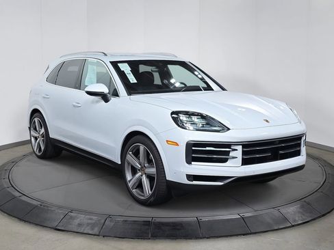 Certified 2025 Porsche Cayenne image 9