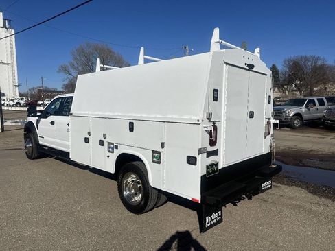 Used 2021 Ford F450 XLT image 3