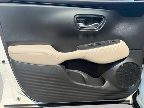 Used 2025 Honda HR-V LX image 18