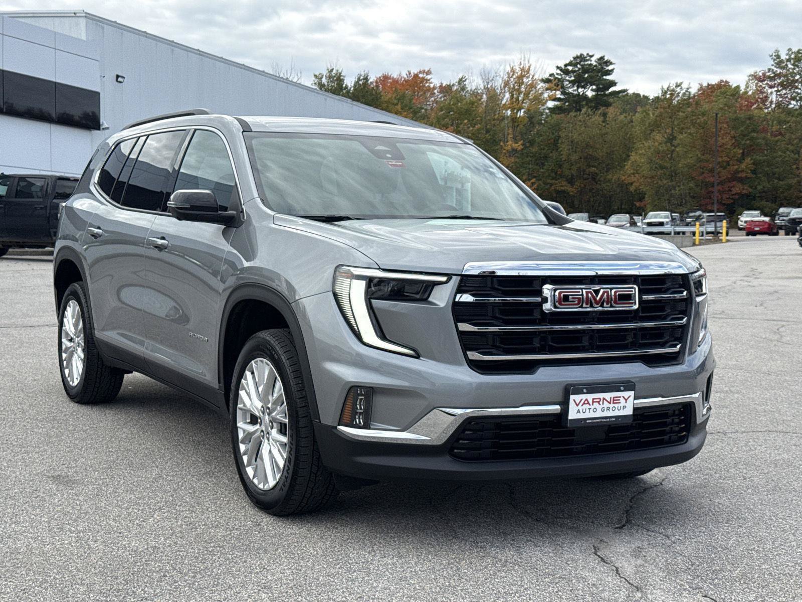 Used 2024 GMC Acadia Elevation AWD/4WD image 3